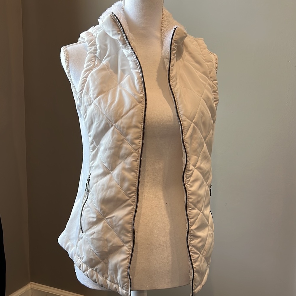 Off white and super soft Girls Vest - Medium